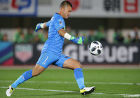 秋元 陽太（湘南）は後半26分に迎えたピンチの場面でもビッグセーブを披露！【明治安田Ｊ１ 第31節 湘南vs清水】