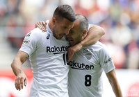 ワールドクラスの2人の競演！イニエスタからの絶妙なループパスにポドルスキがジャンピングボレーで合わせ、神戸が先制に成功！【明治安田Ｊ１ 第31節 名古屋vs神戸】