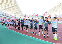 劇的な展開で熊本が勝利！新潟まで駆け付けたサポーターと11試合ぶりの勝利を祝った【明治安田Ｊ２ 第40節 新潟vs熊本】