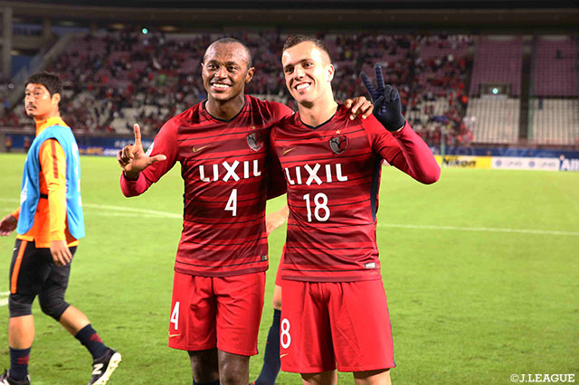 先制ゴールのレオ シルバ（#4）と5戦連発のセルジーニョ（#18）もリラックスした表情を見せる【ACL 決勝　第1戦 鹿島vsペルセポリス】