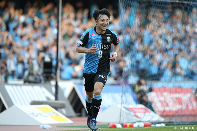 シュートのこぼれ球に反応した阿部 浩之がダイレクトで合わせ、川崎Ｆが決定的な3点目を奪う【明治安田Ｊ１ 第31節 川崎Ｆvs柏】