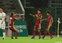 開始2分、FKから中川 風希(#13)が頭で合わせ琉球が幸先よく先制!【明治安田J3 第30節 琉球vs群馬】