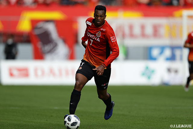 追いつきたい名古屋はジョーにボールを集めるもなかなかゴールを奪えない【明治安田Ｊ１ 第31節 名古屋vs神戸】