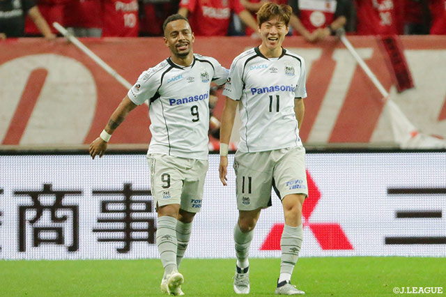 藤春 廣輝のグラウンダーのクロスにアデミウソンがあわせ、Ｇ大阪が点差を2点に広げる【明治安田Ｊ１ 第31節 浦和vsＧ大阪】