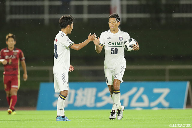 後半16分、裏に抜け出した山﨑 雅人（群馬/#50）が1点を返す！【明治安田Ｊ３ 第30節 琉球vs群馬】