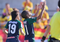 86分にヴィートル ガブリエルのボレーシュートが決まり、鳥取が終了間際に同点に追いつく【明治安田Ｊ３ 第30節 鳥取vs北九州】