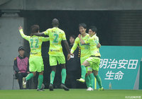 試合終盤、小島 秀仁(#14)にもゴールが生まれ、千葉がリードを2点に広げる!【明治安田J2 第40節 千葉vs徳島】