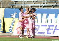 後半2分、スルーパスに走り込んだ浜下 瑛（栃木）がダイレクトで右足を振り抜き追加点を奪取！【明治安田Ｊ２ 第40節 讃岐vs栃木】