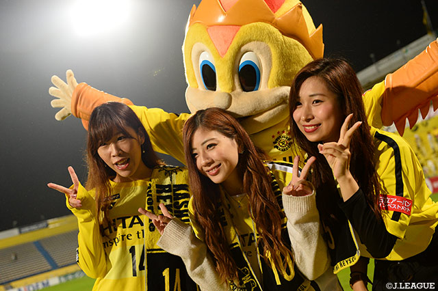 ピッチサイドでレイくんと記念撮影♪【明治安田Ｊ１ 第32節 柏vs鹿島】