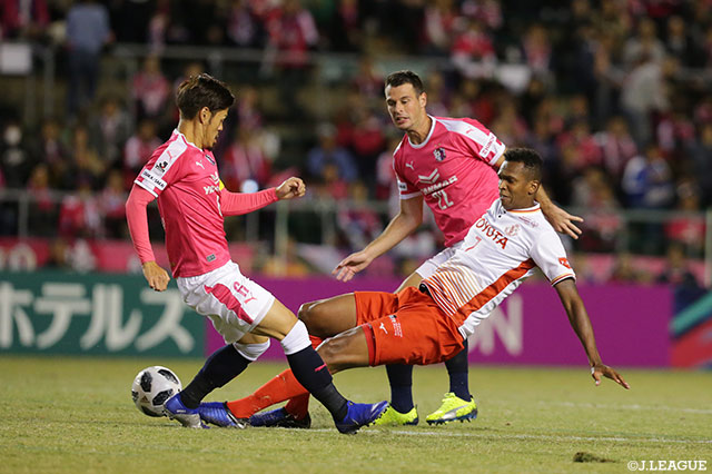 ここ数試合勝ち切れない両者の一戦はスコアレスで前半を折り返す【明治安田Ｊ１ 第28節 Ｃ大阪vs名古屋】