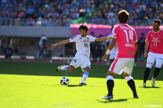 中村 憲剛（川崎Ｆ）が強烈なミドルシュートを放つ！明治安田Ｊ１ 第32節 Ｃ大阪vs川崎Ｆ】