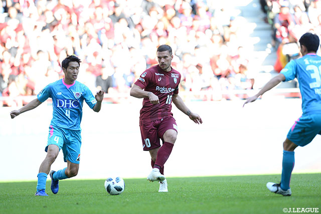 前節2ゴールを奪い、勝ち点3をもたらしたポドルスキ（神戸）。今節も得点を奪えるか【明治安田Ｊ１ 第32節 神戸vs鳥栖】