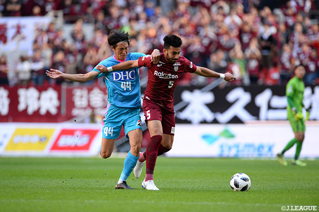 2試合ぶりにスタメンに名を連ねた金崎 夢生（鳥栖）がアフメド ヤセル（神戸）に対し、激しくプレス！【明治安田Ｊ１ 第32節 神戸vs鳥栖】