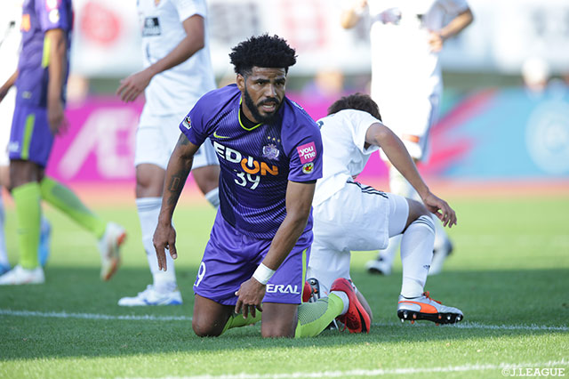 パトリック（広島）は仙台ゴールをこじ開けることはできなかった【明治安田Ｊ１ 第32節 広島vs仙台】