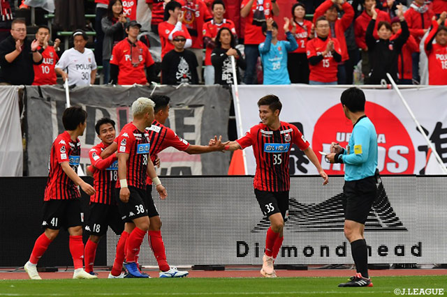 先制を許すも進藤 亮佑（#35）がヘディングで合わせ、札幌が同点に追いつく！【明治安田Ｊ１ 第32節 札幌vs浦和】