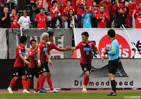 先制を許すも進藤 亮佑（#35）がヘディングで合わせ、札幌が同点に追いつく！【明治安田Ｊ１ 第32節 札幌vs浦和】