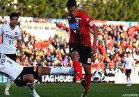 札幌はジェイが出場停止のため、都倉 賢(#9)を1トップに起用。しかし、無得点に終わり期待に応えることはできず【明治安田J1 第32節 札幌vs浦和】