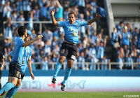 レアンドロ ドミンゲス（横浜FC）が開始3分に先制点をゲット！【明治安田Ｊ２ 第41節 横浜FCvs岡山】