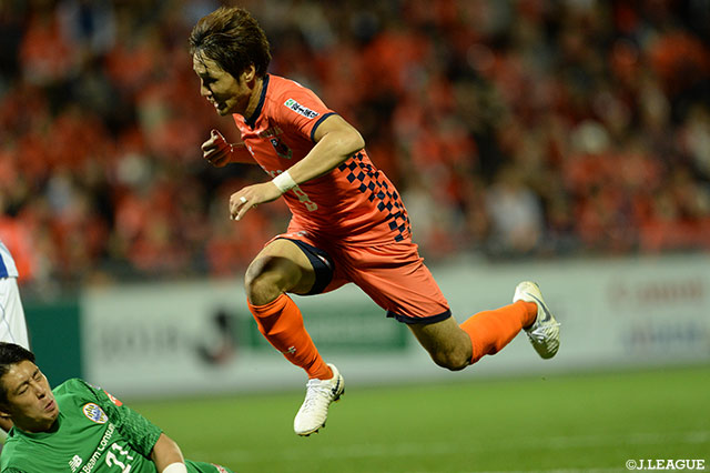 茨田 陽生（#8）がGKの動きを見て左足で冷静に決め、大宮が追加点を挙げる！【明治安田Ｊ２ 第41節 大宮vs山形】