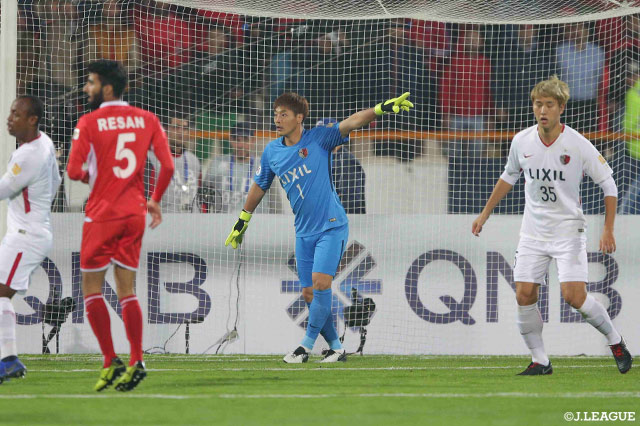 アウェイでも安定のセービングをみせるクォン スンテ（鹿島）。鋭い読みと抜群の反応で得点を許さない【ACL 決勝　第2戦 ペルセポリスvs鹿島】