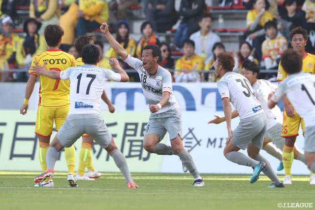 藤田 祥史がボレーシュートを叩き込み、秋田が開始早々に先制点をゲット！【明治安田Ｊ３ 第31節 北九州vs秋田】