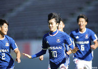 先制ゴールを奪った榊原 彗悟(#10)と喜ぶ横浜FMの選手たち【Jユースカップ 準決勝 横浜FMvs神戸】