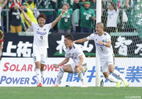 72分、待望の先制点を決めて吠える田中 隼磨(#3)【明治安田J2 第41節 栃木vs松本】