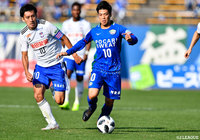 杉本 太郎（徳島）がスピードに乗ったドリブルで仕掛けるも得点には繋がらず【明治安田Ｊ２ 第41節 徳島vs新潟】