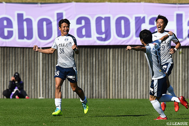 開始4分、中原 秀人（#38）が先制ゴールを奪いアウェイの鹿児島が先制！【明治安田Ｊ３ 第32節 藤枝vs鹿児島】