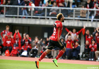 前半終了間際には、こぼれ球に反応したマラニョン(金沢)が右足を振り抜いて勝ち越し点を決める!【明治安田J2 第42節 金沢vs水戸】