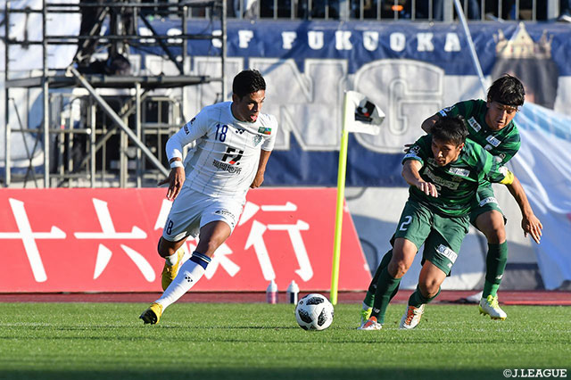 福岡はチーム内得点王のドゥドゥを中心に攻勢に出るが、岐阜の守備網を突破できない【明治安田Ｊ２ 第42節 岐阜vs福岡】