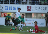 開始早々、松本にチャンスが訪れるも高崎 寛之のシュートは惜しくも枠の外に外れる【明治安田J2 第42節 松本vs徳島】