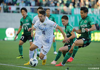 途中出場のバラルが果敢に仕掛けるもなかなかゴールを奪えない【明治安田J2 第42節 松本vs徳島】