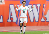 スピードに乗ったドリブルでPA内に侵入した高井 和馬が左足でシュートを流し込み、山口が前半終了間際に先制点を奪取!【明治安田J2 第42節 新潟vs山口】