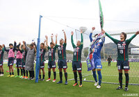 鳥取は3試合ぶりの勝利をサポーターと共に祝福した【明治安田Ｊ３ 第32節 鳥取vs長野】