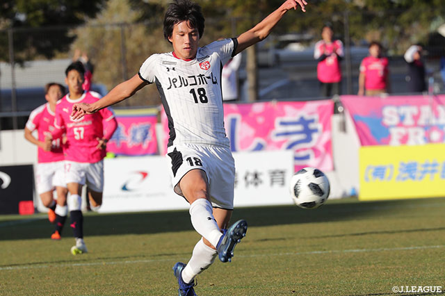 宮市 剛（盛岡）がポストプレーや空中戦で存在感を発揮した【明治安田Ｊ３ 第32節 盛岡vsC大23】