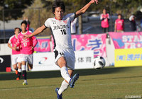 宮市 剛（盛岡）がポストプレーや空中戦で存在感を発揮した【明治安田Ｊ３ 第32節 盛岡vsC大23】