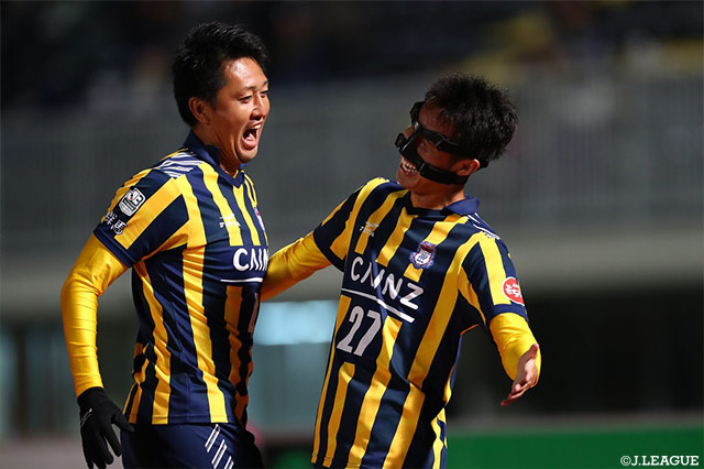 後半33分、途中出場の大島 康樹（#27）がヘディングシュートを叩き込み、群馬が先制に成功！【明治安田Ｊ３ 第32節 群馬vs北九州】