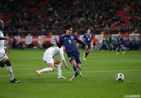 南野 拓実が後半ATに右足で放ったシュートは、惜しくも枠の左に外れてしまう【国際親善試合 日本vsキルギス】