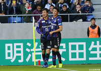 同点で迎えた後半7分、こぼれ球を中村 敬斗(G大阪/#38)が右足で押し込んで勝ち越しゴールを挙げる!【明治安田J1 第33節 G大阪vs長崎】