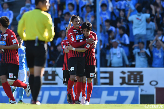 早坂 良太のグラウンダーのクロスが相手選手のオウンゴールを誘発！札幌が早い時間に先制に成功する【明治安田Ｊ１ 第33節 磐田vs札幌】