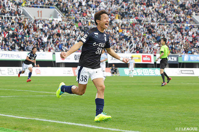 74分、中原 秀人（鹿児島）がＪ２昇格に向け大事な先制点を奪った【明治安田Ｊ３ 第33節 鹿児島vs沼津】