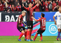 ジェイ(#48)の遠い距離から狙い澄ましたループシュートはGKの頭上を越えゴールに吸い込まれ、札幌が追加点をゲット【明治安田J1 第34節 札幌vs広島】