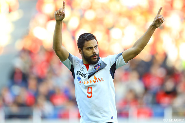 後半開始早々、ディエゴ オリヴェイラ（FC東京）がゴールを決め、試合を振り出しに戻した【明治安田Ｊ１ 第34節 浦和vsFC東京】