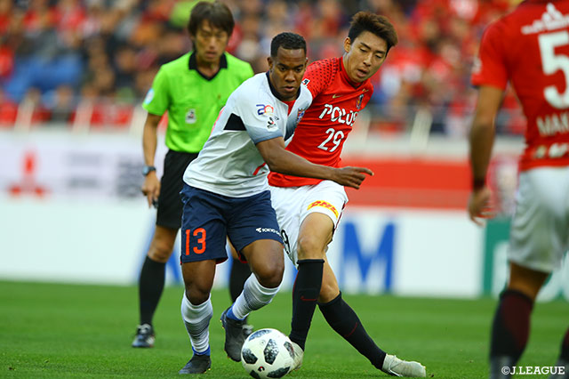 失点から僅か2分後、柴戸 海（浦和/#29）がダイビングヘッドを決め、再び突き放した【明治安田Ｊ１ 第34節 浦和vsFC東京】