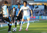 5試合ぶりに先発となった中村 俊輔（磐田/#10）はチームの司令塔として大きな役割を果たした【明治安田Ｊ１ 第34節 川崎Ｆvs磐田】