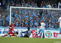 後半AT、川崎Fはオウンゴールで勝ち越しとなるゴールを獲得した【明治安田J1 第34節 川崎Fvs磐田】