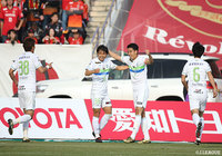 菊地 俊介（湘南/#2）が味方のクロスをダイレクトボレーで合わせ、先制に成功する【明治安田Ｊ１ 第34節 名古屋vs湘南】