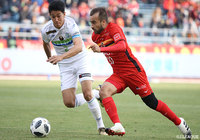 ガブリエル シャビエル（名古屋）が果敢にドリブルを仕掛けた【明治安田Ｊ１ 第34節 名古屋vs湘南】