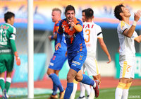 前半ATにロングスローをファンマ（#9）が頭で合わせ、再び長崎がリードを奪う【明治安田Ｊ１ 第34節 長崎vs清水】